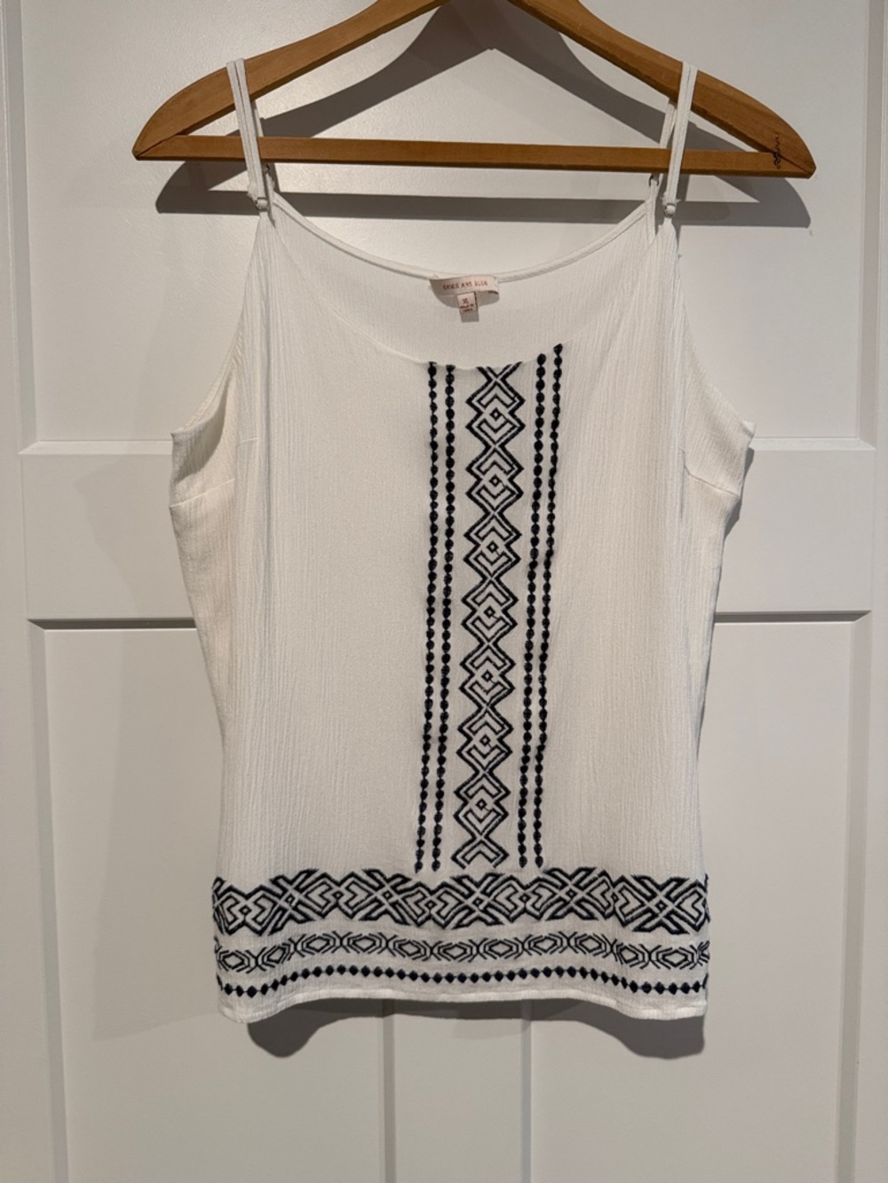 Skies Are Blue White Camisole with Navy Embroidered Trim EUC